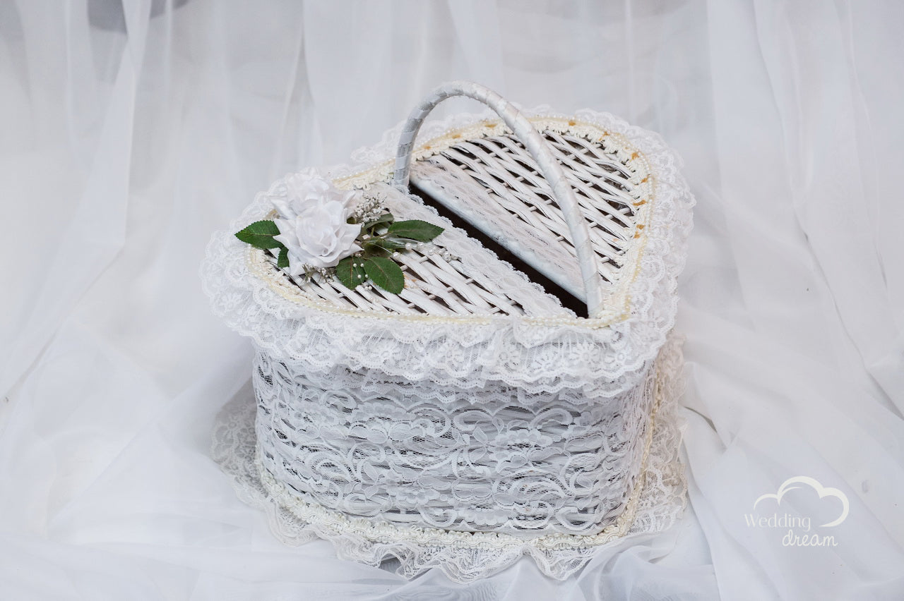 Vintage Heart Shaped Lace Money & Card Holder