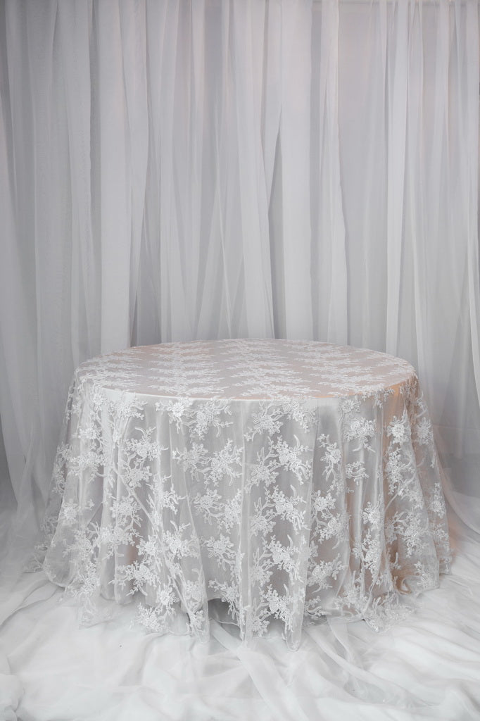120" Brochade off white lace round